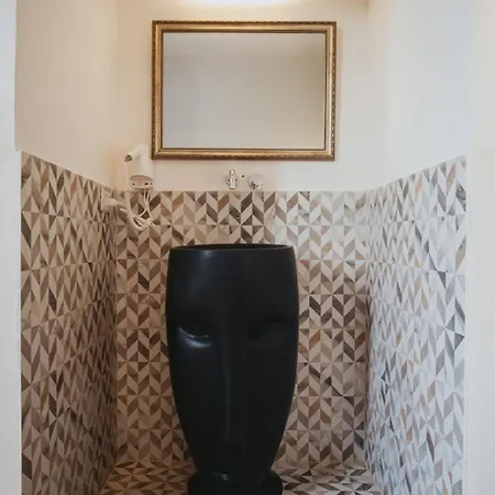 Colosseum Apartment