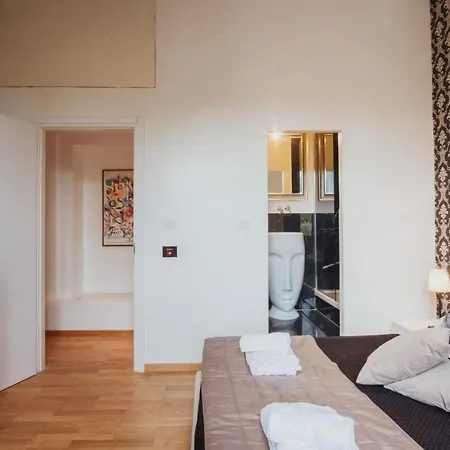 Colosseum Apartment *